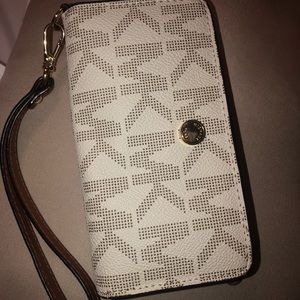 Michael Kors wristlet